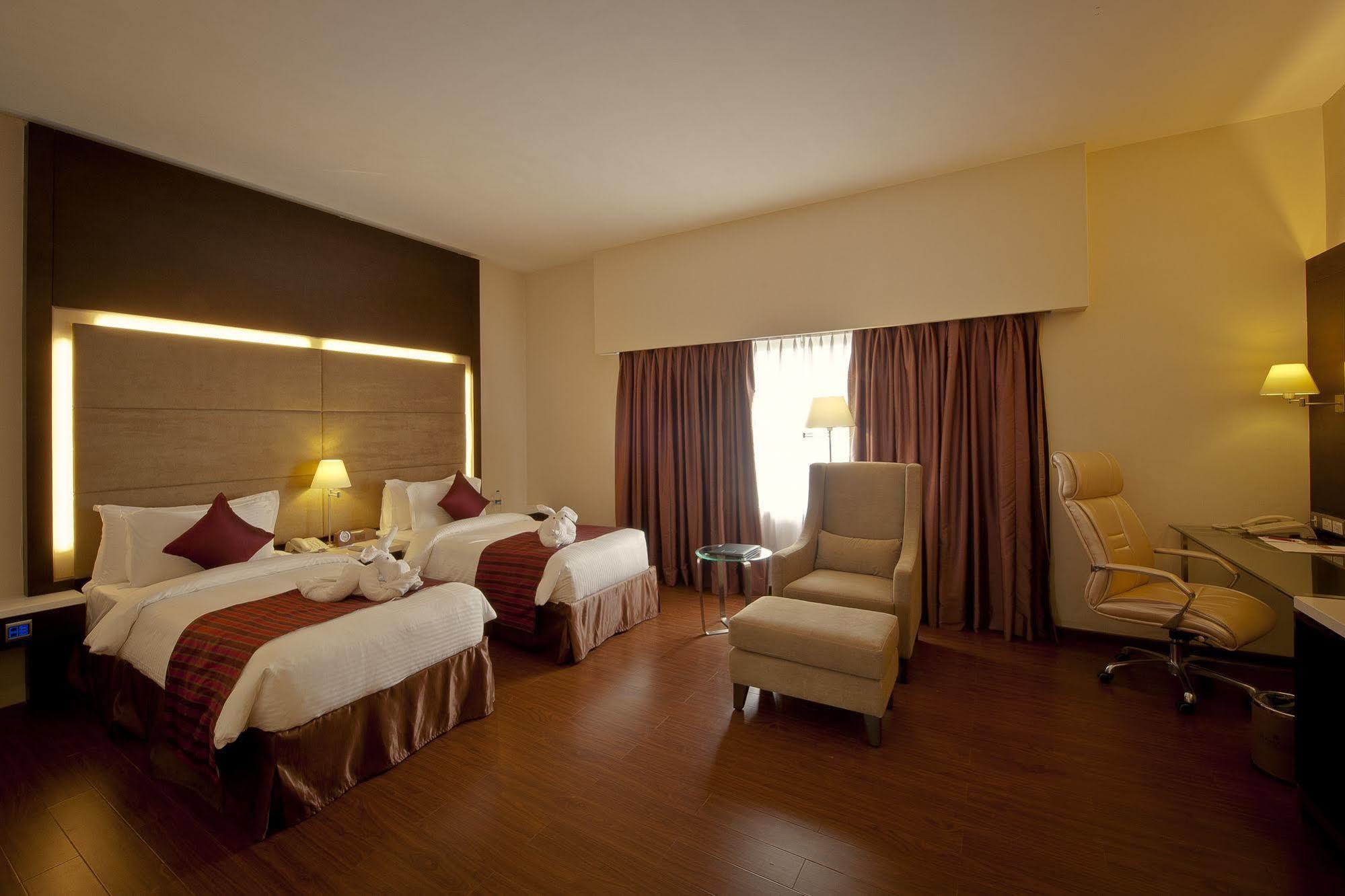 Ramada By Wyndham Chennai Egmore Exterior foto